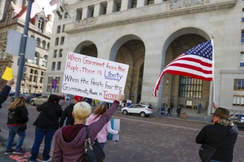 Protestan en Pensilvania contra el confinamiento por el coronavirus