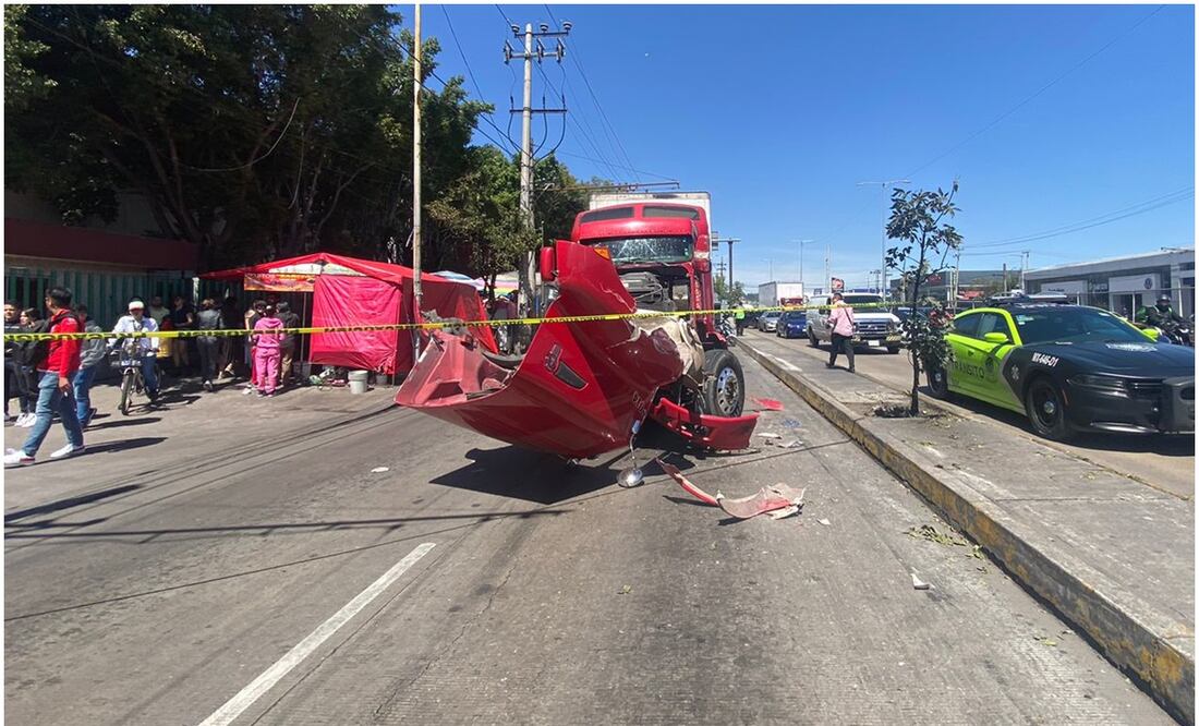 Pelea entre traileros deja una persona muerta en Circuito Interior y Calzada Zaragoza (10/10/2024). Foto: Juan Carlos Williams / EL UNIVERSAL