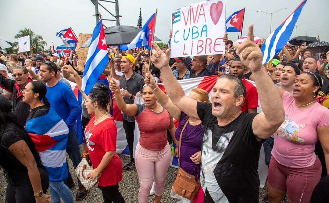 Protestas en Florida a favor de la movilización cubana. Foto: EFE