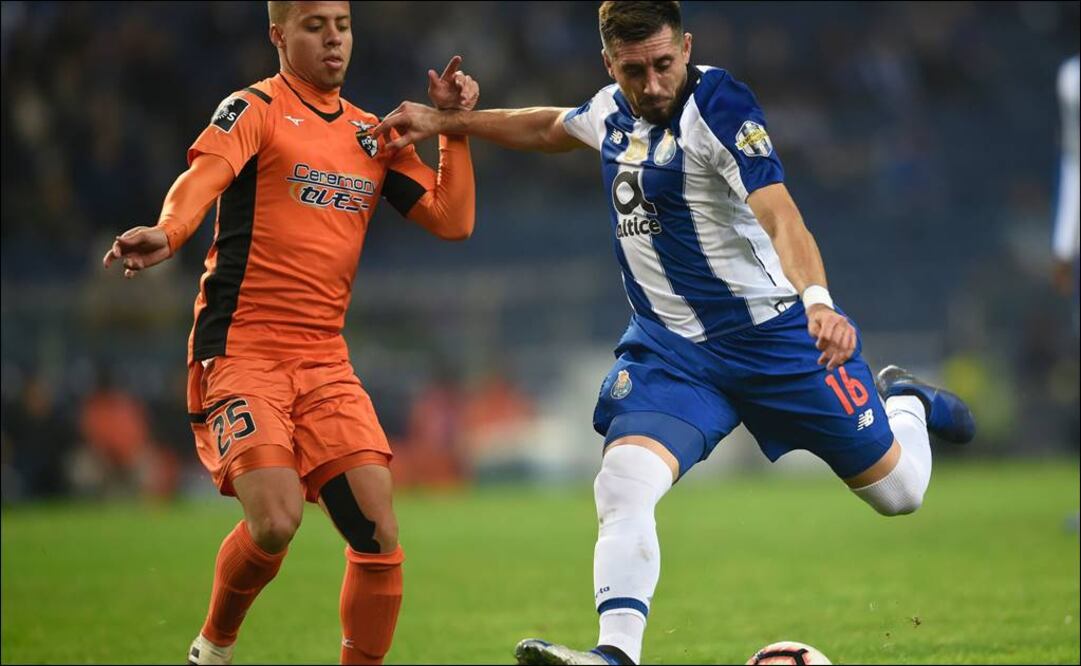 El mexicano termina contrato con el Porto. Foto: AFP