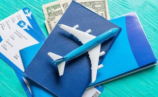 EU busca ampliar hasta 30 los países sujetos a prohibición de viaje; Trump sigue evaluando las naciones