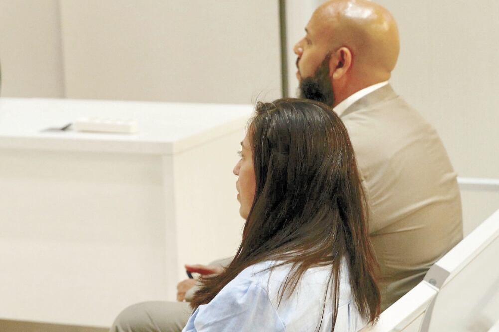 Proceso. Ana Marilú Reyna y su esposo, Aziz Zaghanane, ayer durante su juicio en la Audiencia Nacional, en Madrid. Foto: PACO CAMPOS. AP