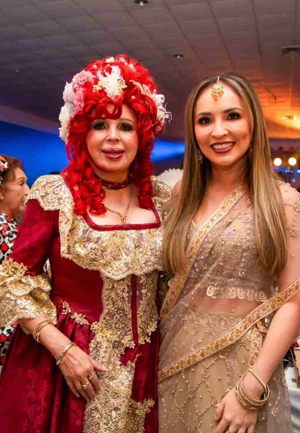 Layda Sansores con la alcaldesa de MC Biby Ravelo. Foto Especial