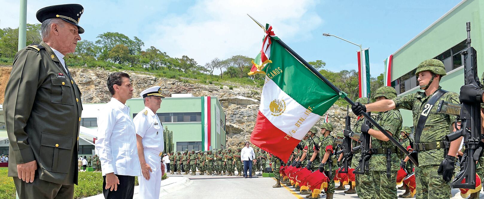 El presidente Enrique Peña Nieto inauguró las instalaciones del 108 Batallón de Infantería, en Jojutla, Morelos, donde pidió unir esfuerzos contra el crimen (ESPECIAL)