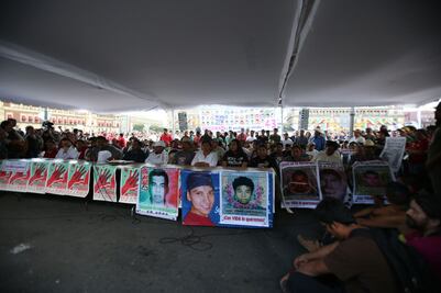 Diputados buscarán a Murillo Karam por caso Ayotzinapa