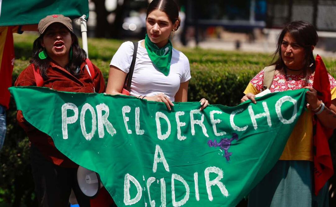 Con música y pañuelos, mujeres marchan en CDMX por aborto legal, seguro y gratuito este domingo 28 de septiembre de 2025. Foto: Berenice Fregoso/ EL UNIVERSAL