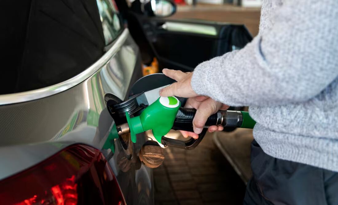 Con cuánto llenas el tanque de gasolina este 2025. Foto: Freepik