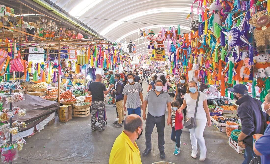 Los encuestados usarán su aguinaldo para la compra de regalos, ropa, calzado o festejos. Foto: Montserrat López. XINHUA