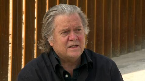 "Lo que hace Trump no es racista. Es antirracista", dice Steve Bannon