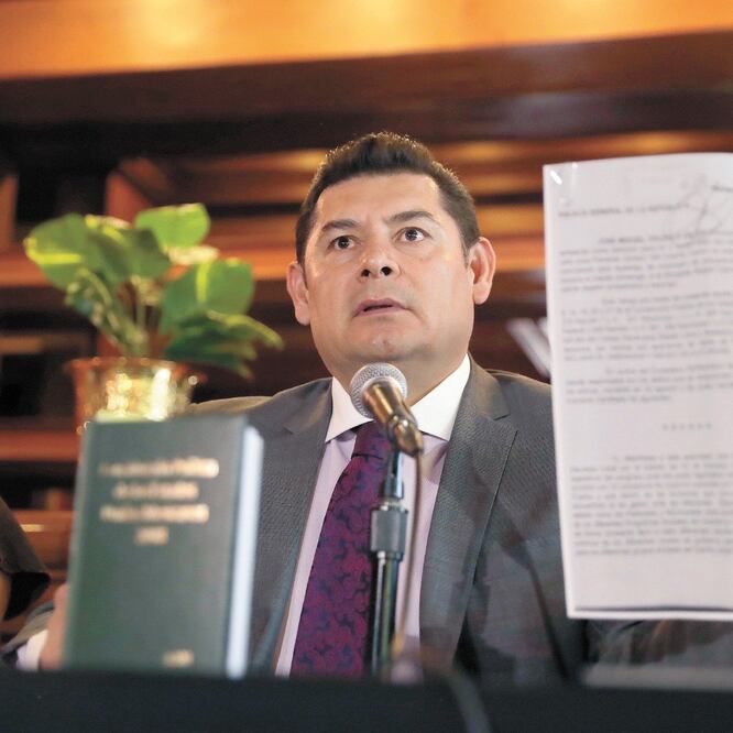 Presenta denuncia. Alejandro Armenta señaló que hay una red de corrupción inmobiliaria que implica a la estructura estatal. IVÁN STEPHENS. EL UNIVERSAL