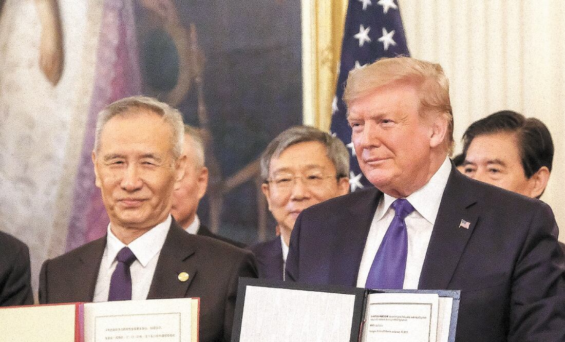 Avance s. El viceprimer ministro de China, Liu He, y el presidente de Estados Unidos, Donald Trump, firmaron la primera fase del pacto comercial. ALEX WROBLEWSKI. EFE