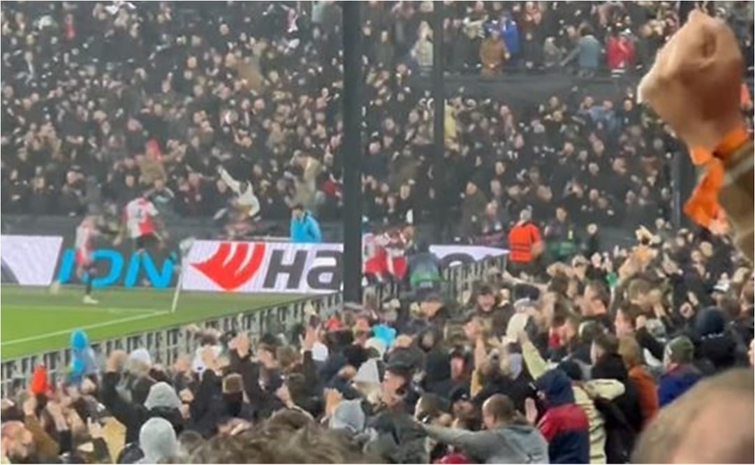 Santiago festejando con su público el gol de la victoria / Foto: Especiales