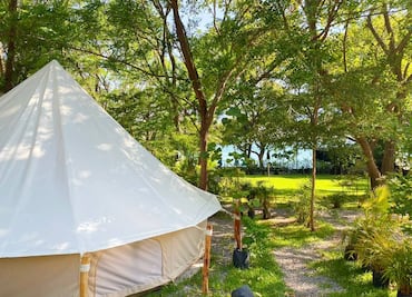 Conoce el glamping en una laguna dentro de un cráter, en Nayarit