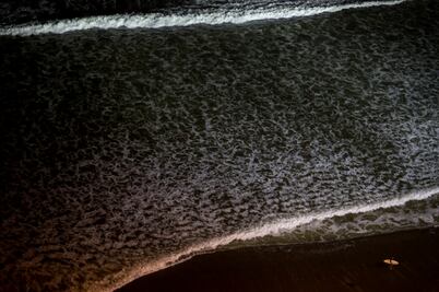 Perú halla residuos de petróleo en playas frente a la capital