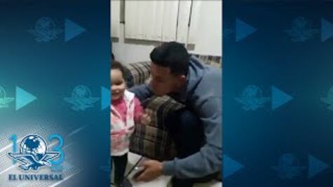  Pequeña se intenta comunicar con su padre sordomudo 