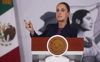 Sheinbaum: se mantiene prohibición de bebidas azucaradas y comida chatarra en escuelas; alista campaña de salud