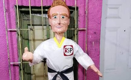 Alfredo Adame y su piñata karateca