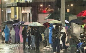 Pese a la lluvia, aficionados disfrutan el partido México vs Chequia en la Avenida 5 de Mayo; no hubo presencia de alcohol