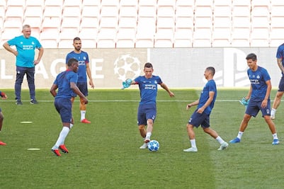 Chucky enfrenta a sus ídolos culés