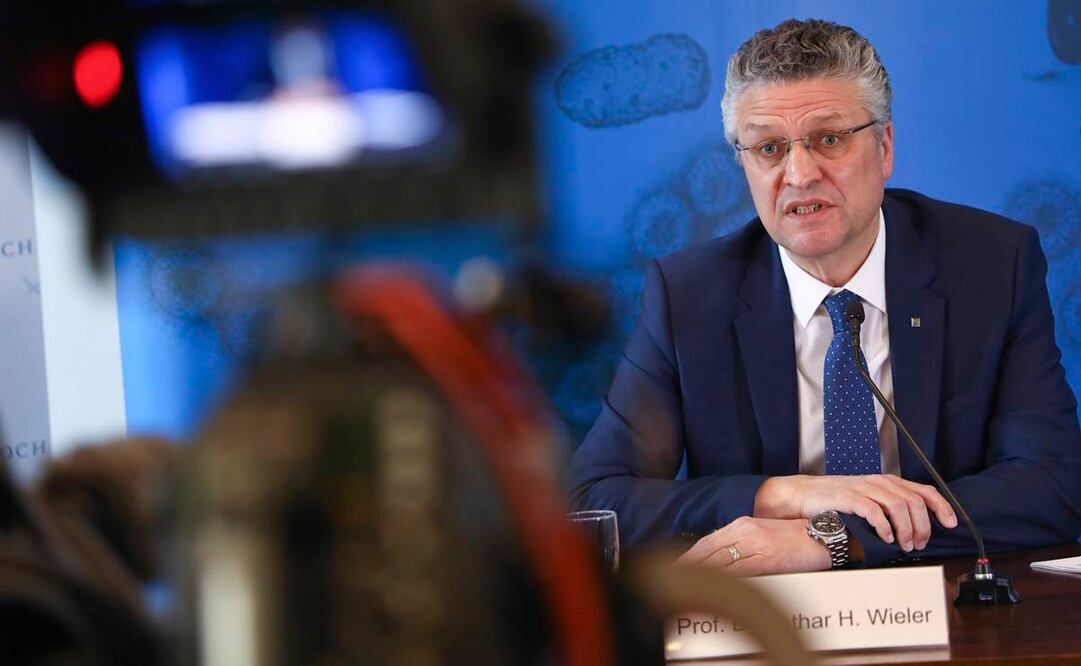 Lothar H. Wieler, presidente del Instituto Robert Koch de Alemania, habla en conferencia de prensa en Berlín, jueves 30 de abril de 2020. (Christian Mang/Pool Photo via AP)