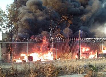 Reportan incendio en bodega de Río de los Remedios