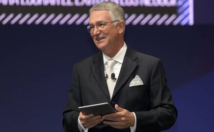 “Ya véndanme Banamex para dejarlo al tiro”, ironiza Salinas Pliego en Twitter