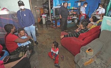 Oleada de migrantes satura albergue