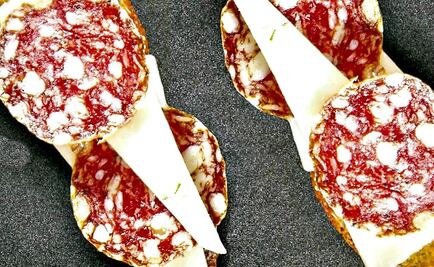 Tapa de salchichón ibérico y Manchego