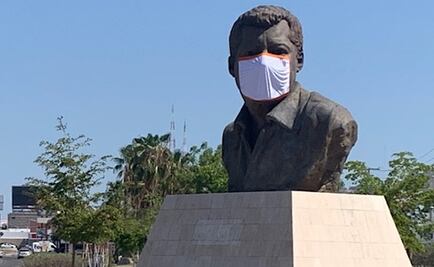 Ponen cubrebocas a monumentos en Hermosillo para promover su uso