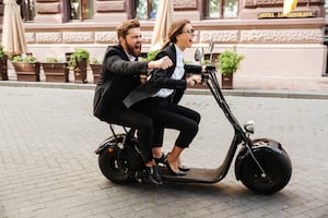 Las regulaciones se acercan y los patines eléctricos necesitarán placas 