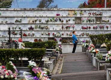 Panteones de España lucen semi vacíos por pandemia del Covid-19