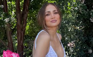 Jennifer Lopez sorprende con fotos junto a sus hijos y posando en bikini a los 56 años 