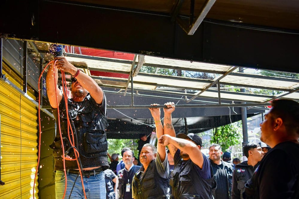 Alcaldía Benito Juárez retira pérgolas de establecimientos en colonia Del Valle. (Foto: especial)