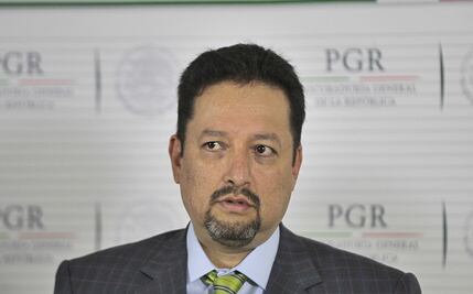 Extitular de la SEIDO busca evitar ser detenido