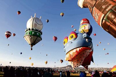 Miles asisten al festival del globo 