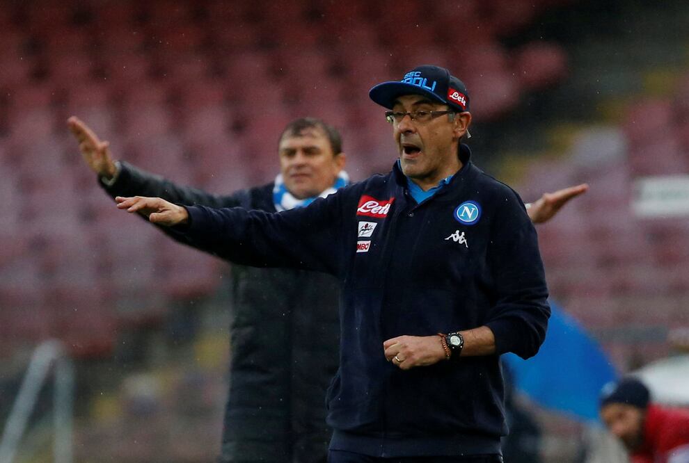Reuters. Maurizio Sarri técnico del Napoli durante un entrenamiento