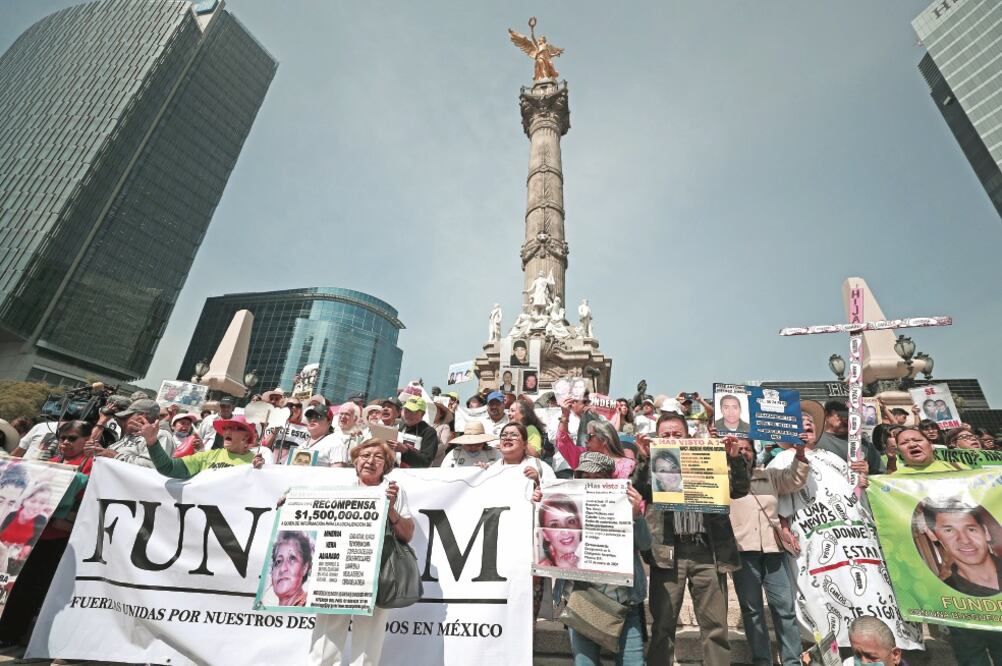 En la Séptima Marcha por la Dignidad Nacional mujeres se manifiestan en busca de ayuda para hallar a sus hijos, la movilización inicio a las 10 de la mañana en el Monumento a la Madre y concluyó en el Ángel de la Independencia. Foto: ALEJANDRA LEYVA. 