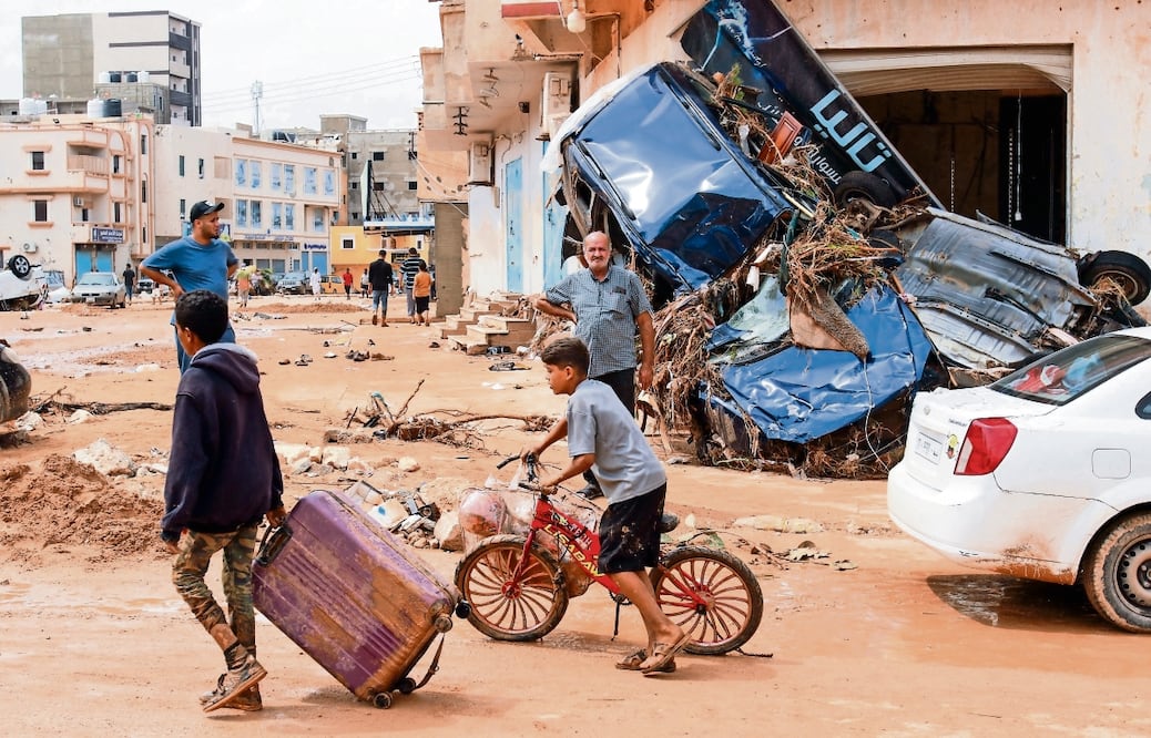 Van más de 6 mil muertos por las inundaciones en Libia