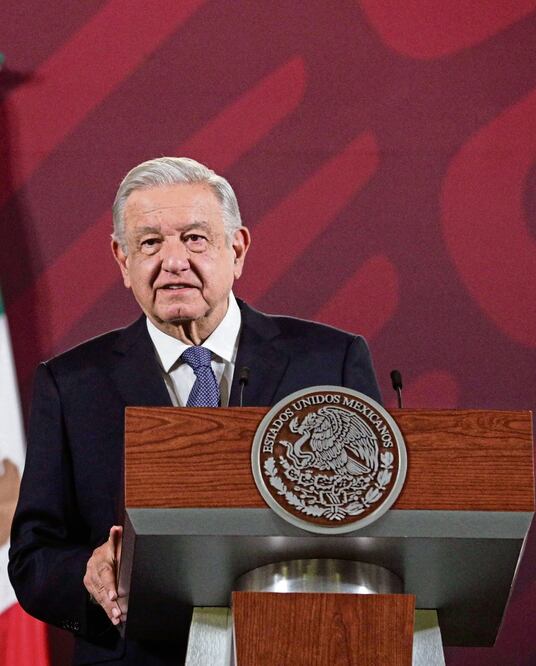 El presidente Andrés Manuel López Obrador admitió que será difícil que pueda cumplir su promesa de mudar dependencias. Foto: Gabriel Pano / EL UNIVERSAL