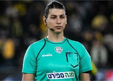 Sapir Berman, árbitra transgénero hace historia; dirige partido entre selecciones