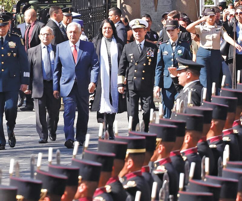 El presidente Andrés Manuel López Obrador encabezó ayer en el Castillo de Chapultepec la ceremonia del 107 Aniversario de la Marcha de la Lealtad. Foto: BERENICE FREGOSO. EL UNIVERSAL