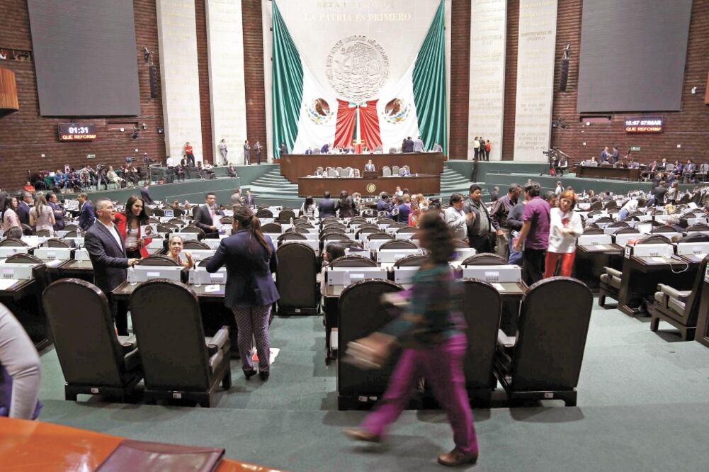 Unión. En los posicionamientos por cada bancada por el Día Internacional de la Mujer, legisladoras usaron pañuelos verdes. Foto: AGUSTÍN SALINAS, EL UNIVERSAL