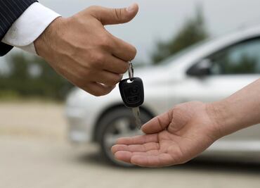 Marca de autos perdió 8.7 mdd por empleado que daba “descuentos de familia” a todos los clientes