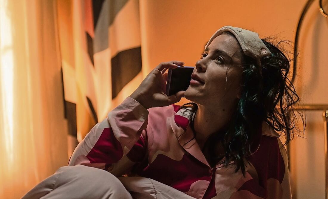 Cassandra (Laura) ayuda a su amigo. Foto: Videocine