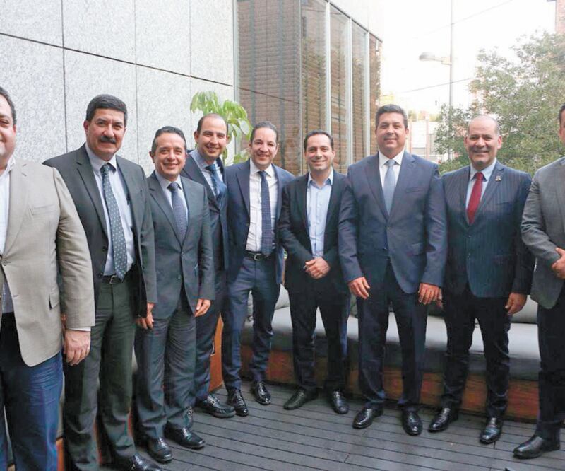 A la sede nacional del Partido Acción Nacional acudieron ocho de los 10 gobernadores panistas, tanto los que han expresado que no aceptarán al nuevo instituto como quienes ya han firmado convenios con la Federación. Foto: TOMADA DE TWITTER