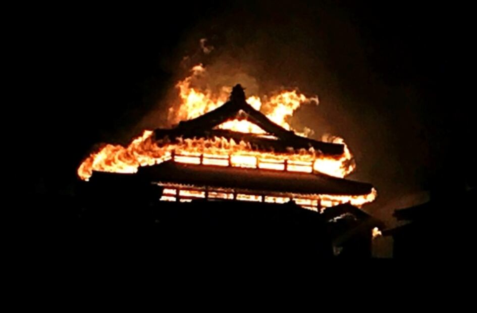 Incendio daña castillo de Japón del siglo XIV