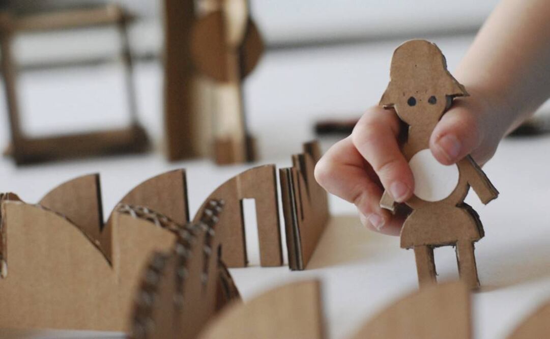 Los niños con amigos imaginarios pueden ser más sociables y menos tímidos. Foto: Manuel Bruque / EFE