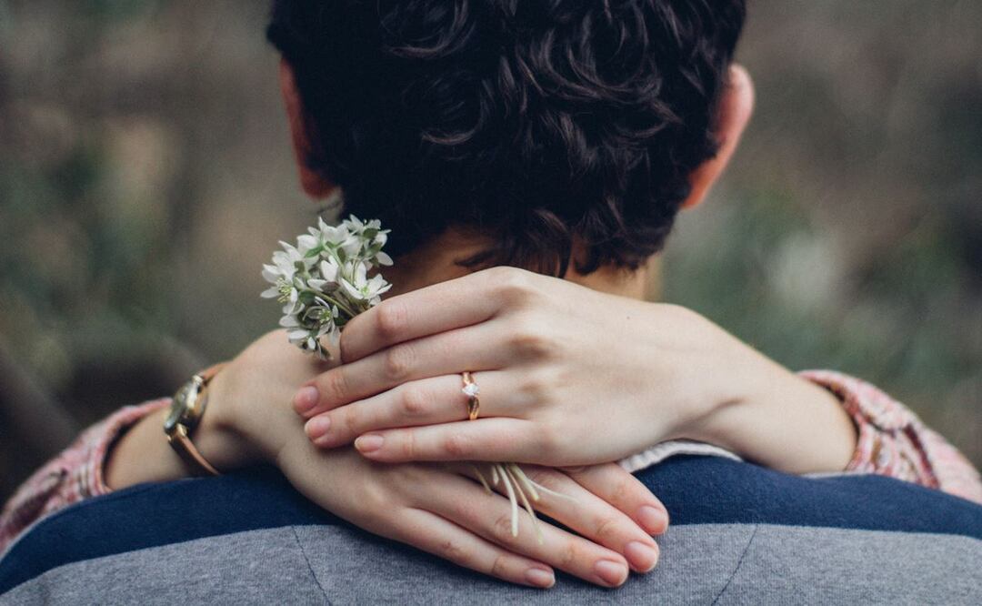 Existen los llamados síntomas universales que pueden ayudarte a determinar si lo que sientes es amor o simplemente una pequeña atracción.
Foto: Producción El Universal