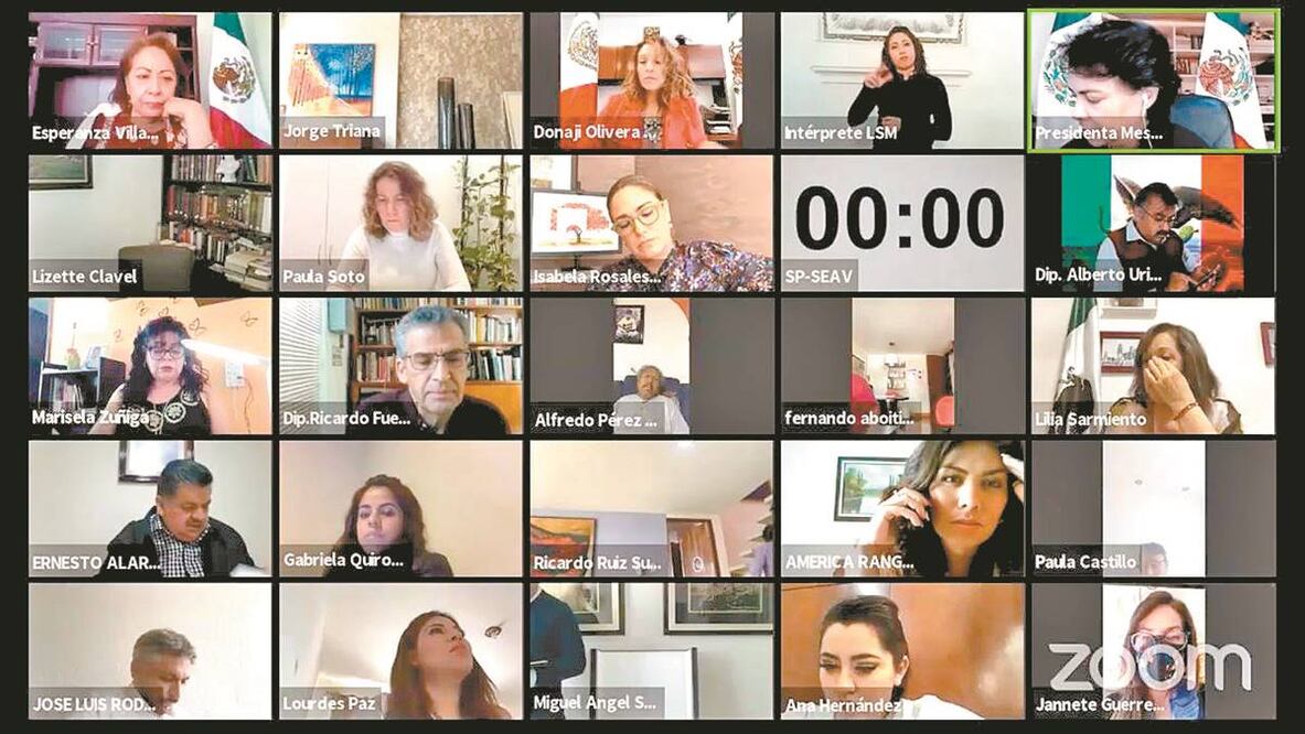 Los cibernautas comenzaron a apostar sobre la hora en la que iba a desaparecer de la sesión el primer legislador. Foto: ESPECIAL