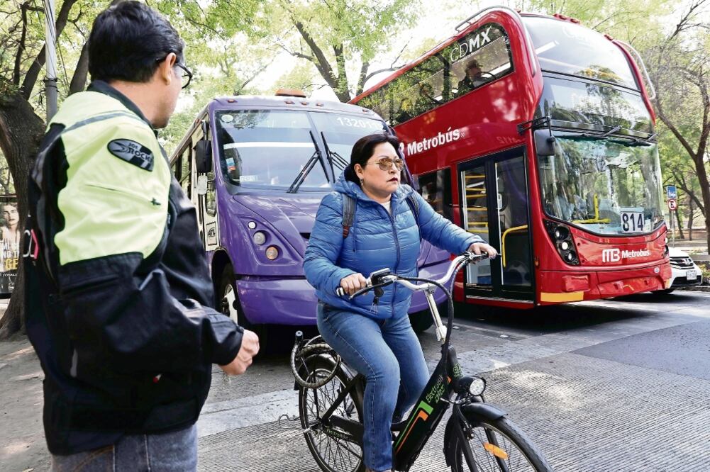 Pierden terreno. Ciclistas aseguran que con la L7 del Metrobús no cuentan ni con un carril compartido (JUAN CARLOS REYES. EL UNIVERSAL)
